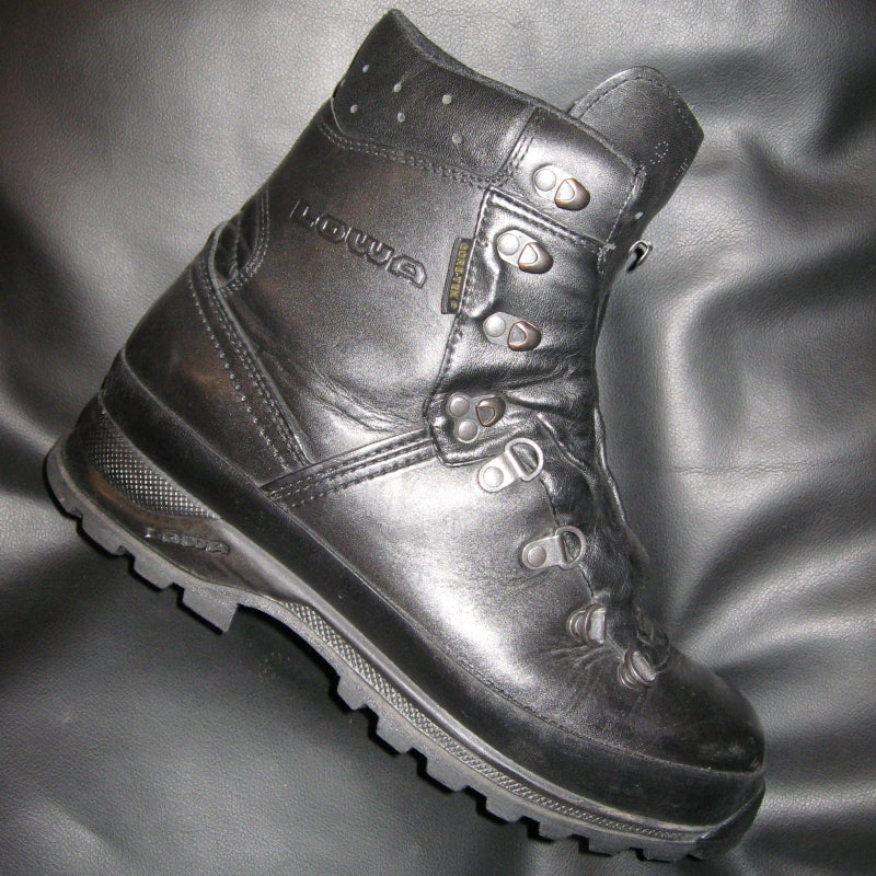 spanning Zelfgenoegzaamheid Christendom Lowa Mountain GTX Boots. Used / Graded. Black. | Endicotts