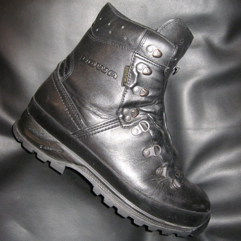 Lowa Mountain GTX Boots. Used / Black. | Endicotts