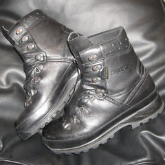 Lowa Mountain GTX Boots. Used / Graded. Black.