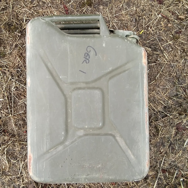 N.A.T.O-issue Metal Jerrycan. Used / Graded. Olive.
