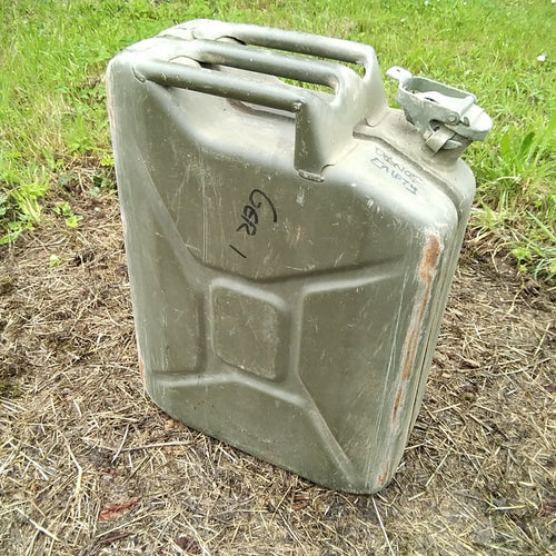 N.A.T.O-issue Metal Jerrycan. Used / Graded. Olive.