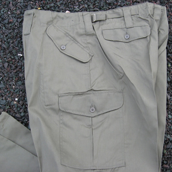Continental-style Poly/Cotton 6-Pkt Combats in Olive.
