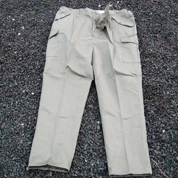 Continental-style Poly/Cotton 6-Pkt Combats in Olive.